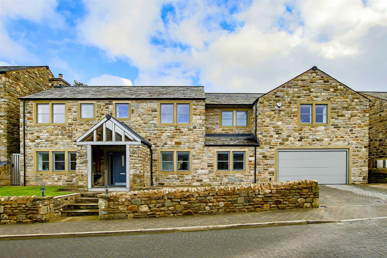 7 Bed Detached House For Sale - Main Image